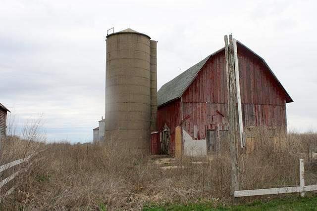 Holly Road, Sterling, IL 61081 