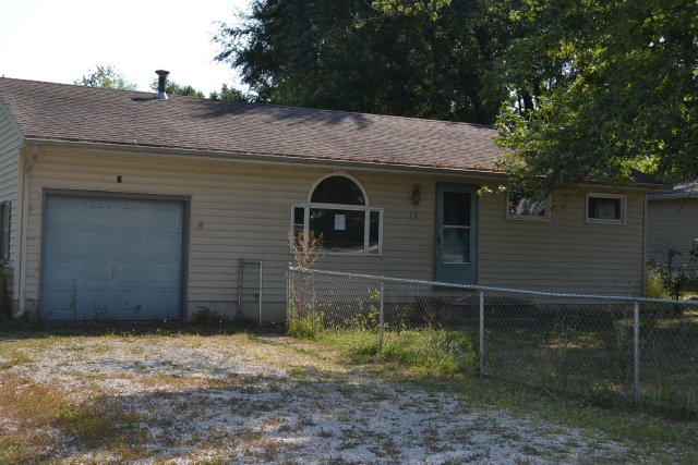 11 Cloyd Dr, Decatur, IL 62526 