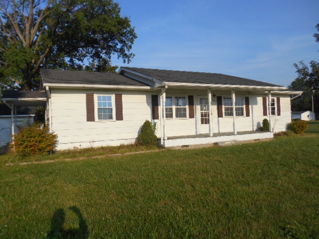 107 S Washington St, Patoka, IL 62875 