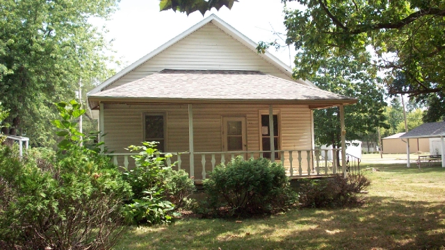 1221 Case St, Centralia, IL 62801 