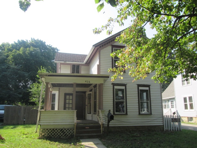 426 Pennsylvania Ave, Aurora, IL 60506 