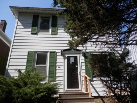 1227 4th Street, Moline, IL 61265 