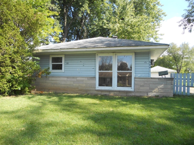 804 Navajo Dr, Carpentersville, IL 60110 