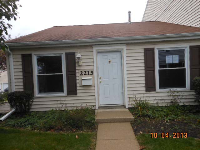 2215 Dorchester Ct, Schaumburg, IL 60194 