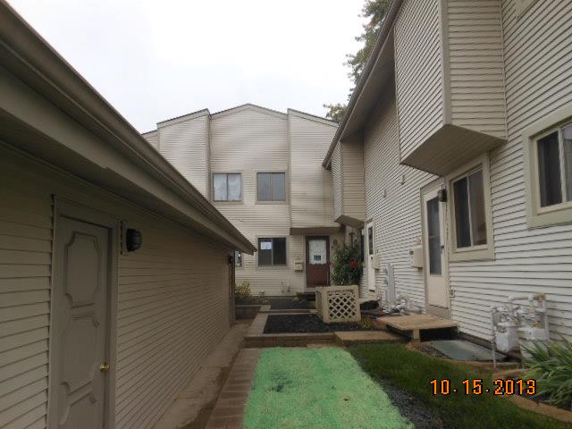 1015 Emerald Dr, Schaumburg, IL 60173 