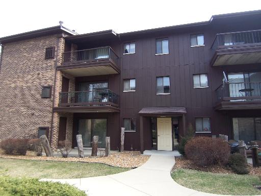 59 64th St 102, Westmont, IL 60559 