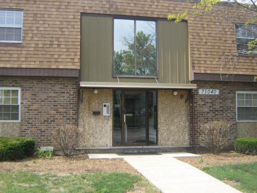 7S040 Suffield Ct. #204, Westmont, IL 60559 
