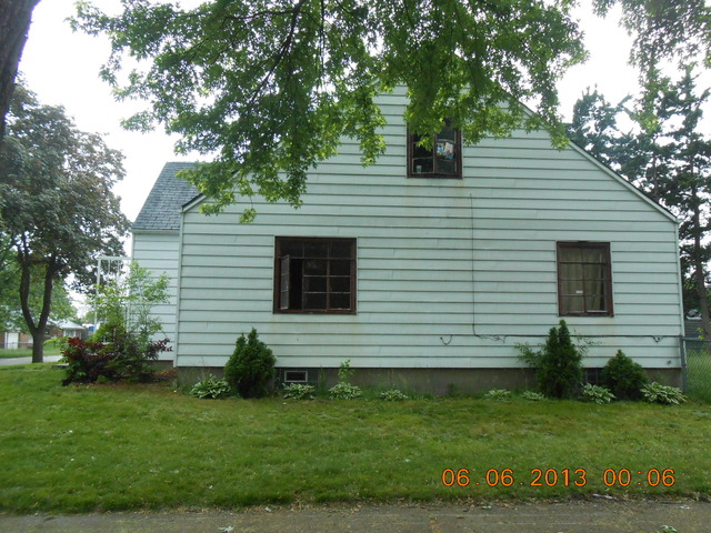 151 W 142nd St, Riverdale, IL 60827 