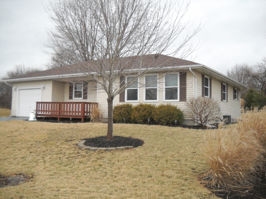 407 McGrew Drive, Avon, IL 61415 