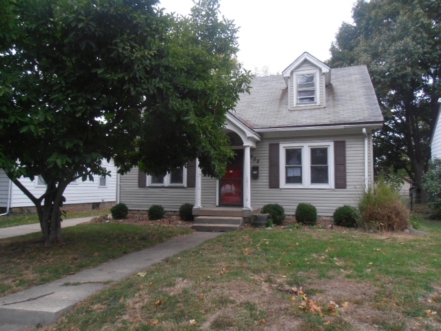 909 Mary St, Pekin, IL 61554 