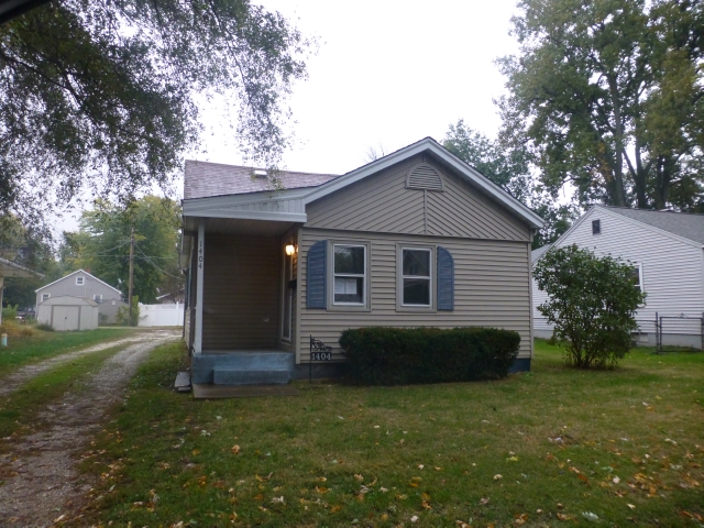 1404 S 10th St, Pekin, IL 61554 