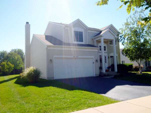 2005 Royal Lane, Aurora, IL 60503 