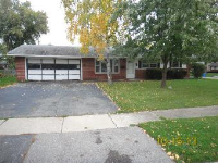 6 Lingston Ave, Carpenterville, IL 60110 