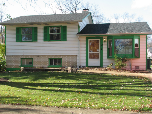 818 Parkside Avenue, West Chicago, IL 60185 