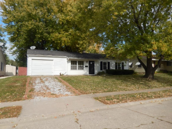 933 34th Ave, East Moline, IL 61244 