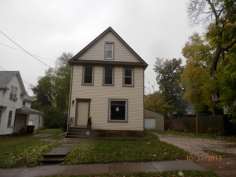 811 42nd St, Rock Island, IL 61201 