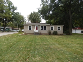 3830 32nd Ave, Moline, IL 61265 