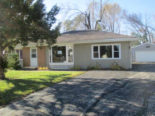 62 Ridge Ct, Lindenhurst, IL 60046 