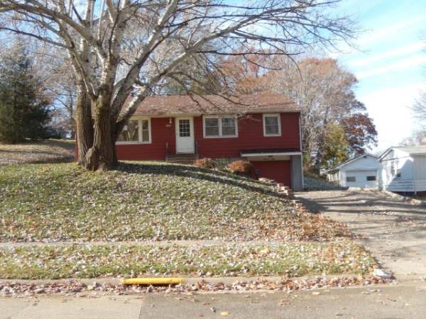 308 14th St, Silvis, IL 61282 