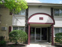 530 Chase Dr 12, Clarendon Hills, IL 60514 