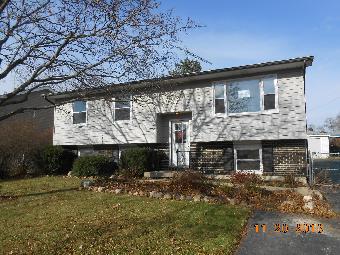 246 Cedarwood Ln, Antioch, IL 60002 