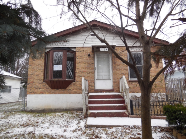 1327 N West End Dr, Round Lake Beach, IL 60073 