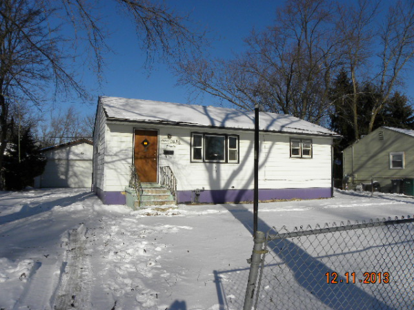 1636 Ferry St, Waukegan, IL 60087 