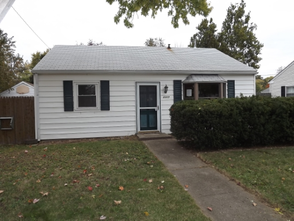 2317 W Hudson St, Peoria, IL 61604 