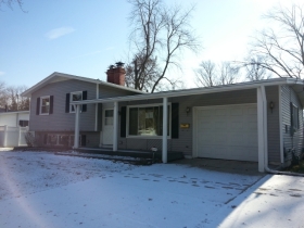 910 Dawn Ct, Dekalb, IL 60115 