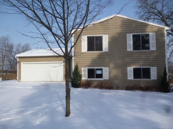 25494 W Greenview Ave, Antioch, IL 60002 