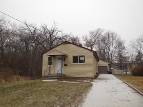 718 S 3rd St, West Dundee, IL 60118 