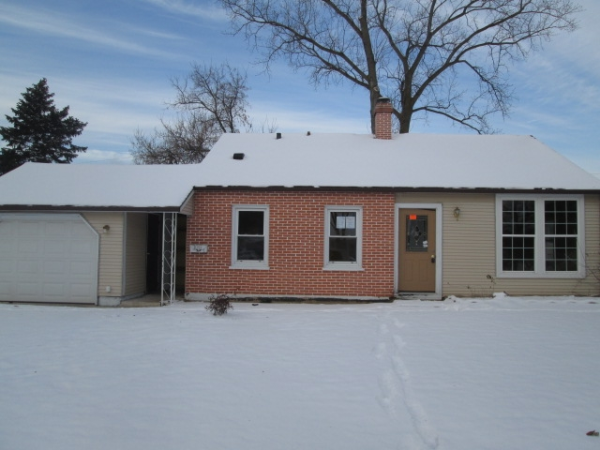 100 Edgewood Dr, Streamwood, IL 60107 