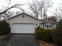 215 Hawthorne Road, Lake In The Hills, IL 60156 