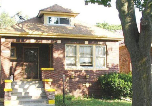 8207 S Marquette Ave, Chicago, IL 60617 