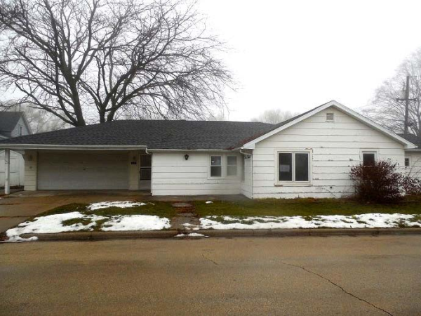 412 N Prairie Ave, Bradley, IL 60915 