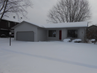 5 Woodmar Ct, Streamwood, IL 60107 