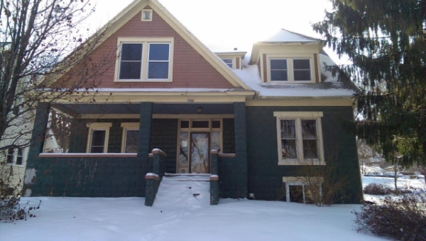 806 17th Ave, East Moline, IL 61244 