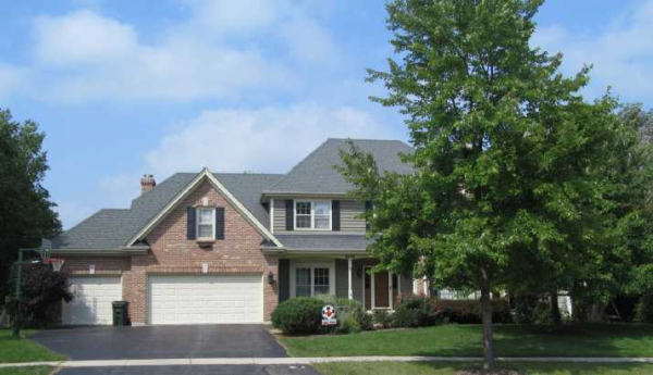 905 Secretariat Ct, St Charles, IL 60174 