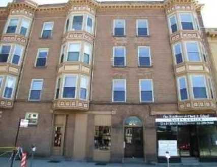 911 School St 2s, Chicago, IL 60657 