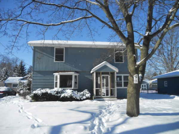 1015 Jewett St, Woodstock, IL 60098 