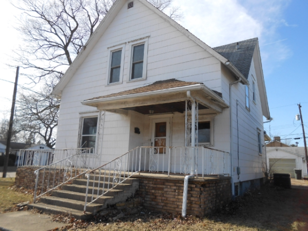 102 Cronkhite Ave, Danville, IL 61832 