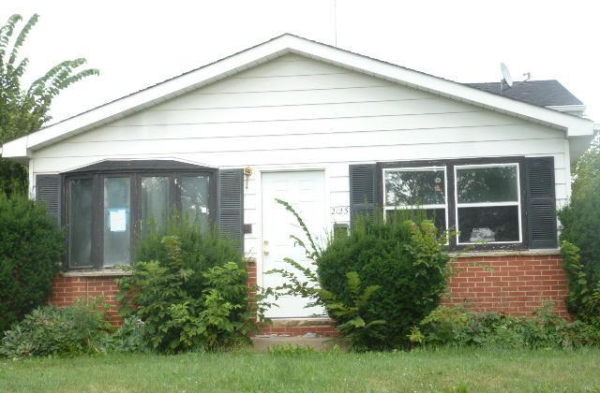 2125 N Linden Ave, Waukegan, IL 60087 