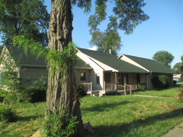 3312 38th St, Moline, IL 61265 