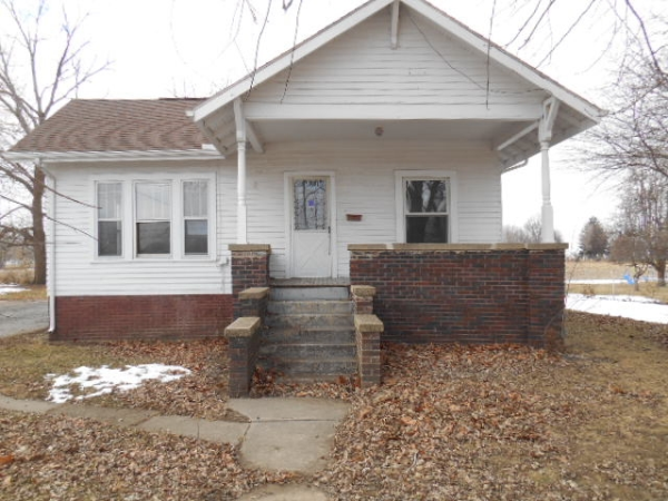 1105 N 19th St, Mattoon, IL 61938 