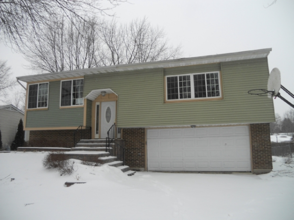 1086 Borden Dr, Elgin, IL 60120 