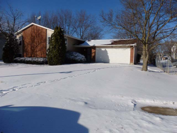 226 Charlotte Ln, Bolingbrook, IL 60440 