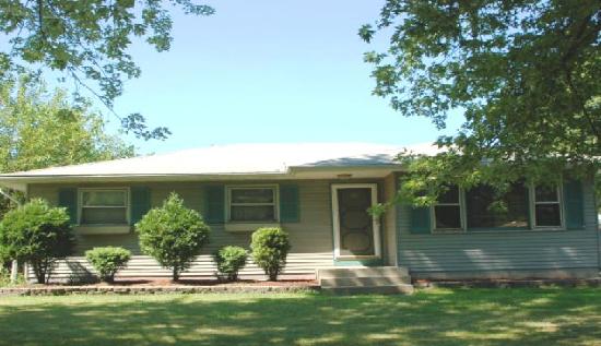 1112 West 72nd Court, Merrillville, IN 46410 