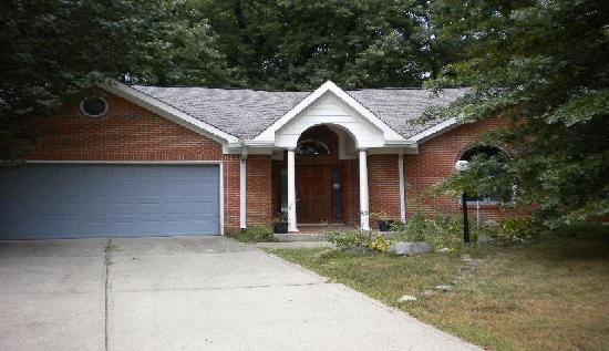 2830 Granada Circle West, Indianapolis, IN 46222 