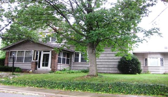 303 East South Street, Bluffton, IN 46714 