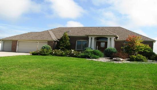 2907 Noble Hawk Drive, Kendallville, IN 46755 